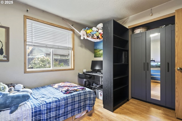 14717 NE 51st St, Vancouver, WA 98682 - bedroom with light wood-style floors