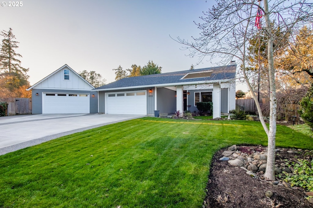 view of front of house featuring a garage and a front yard