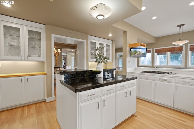 12760 S Fielding Rd, Lake Oswego, OR 97034 - living area with light wood-style floors, a tray ceiling, and a healthy amount of sunlight