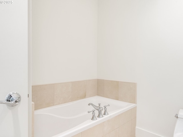 790 NW Westover Sq Unit 8, Portland, OR 97210 - bathroom with a bath and toilet
