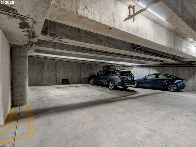 790 NW Westover Sq Unit 8, Portland, OR 97210 - view of parking garage