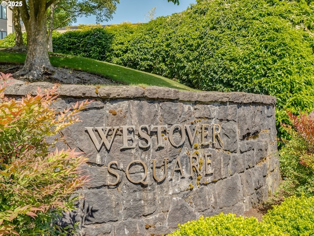 790 NW Westover Sq Unit 8, Portland, OR 97210 - view of community / neighborhood sign