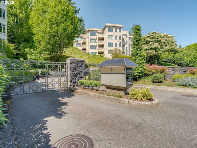790 NW Westover Sq Unit 8, Portland, OR 97210 - view of gate
