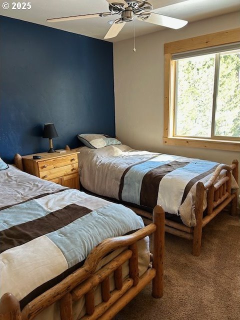 bedroom with ceiling fan and carpet