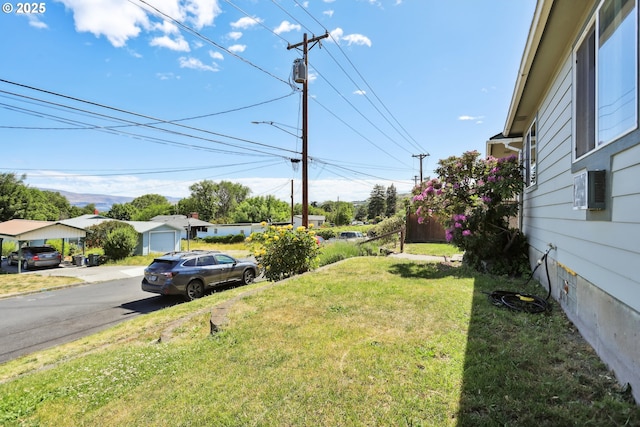 722 E 14th St, The Dalles, OR 97058 - view of green lawn featuring asphalt driveway