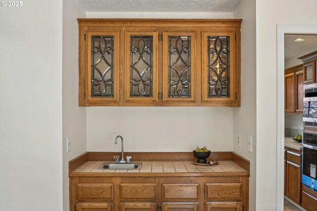 950 NW 161st Ter, Beaverton, OR 97006 - bar with indoor wet bar, a sink, and oven