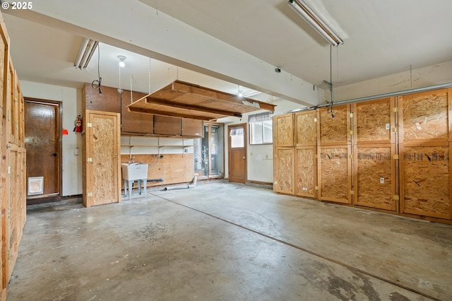 4935 NW Kahneeta Ct, Portland, OR 97229 - garage with a sink