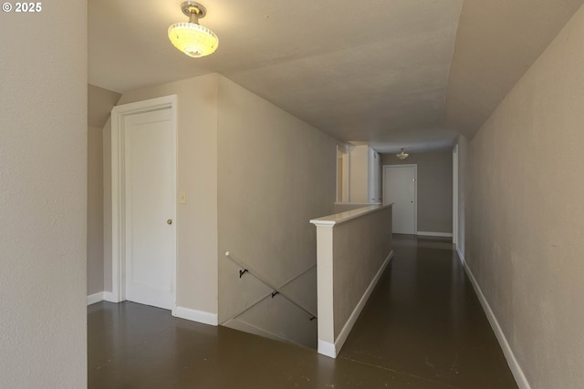 1040 S Park St, Carlton, OR 97111 - hallway featuring an upstairs landing and concrete floors
