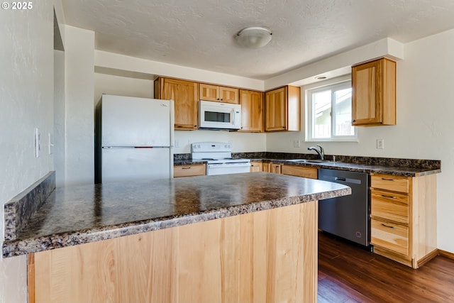 786788 W Quinalt St, Springfield, OR 97477 - kitchen with white appliances, dark countertops, dark wood finished floors, and a peninsula