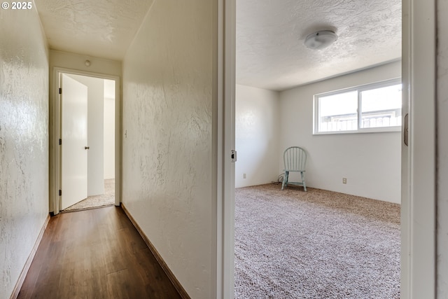 786788 W Quinalt St, Springfield, OR 97477 - hall featuring a textured ceiling, a textured wall, and carpet flooring