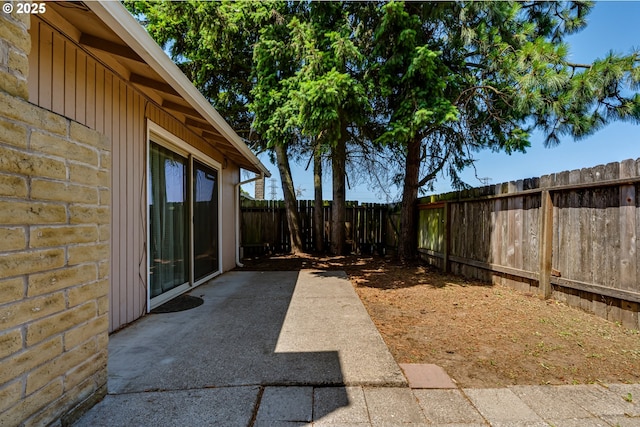786788 W Quinalt St, Springfield, OR 97477 - fenced backyard with a patio area