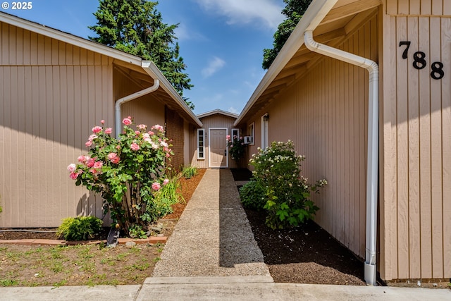 786788 W Quinalt St, Springfield, OR 97477 - view of home's exterior with a storage unit