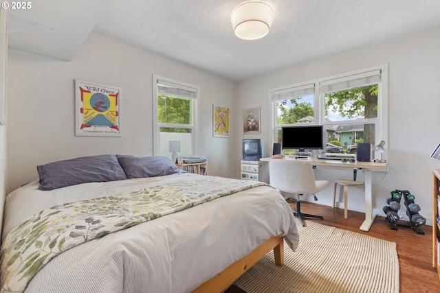 2325 Laurel Ave, Salem, OR 97301 - bedroom featuring wood finished floors and a desk
