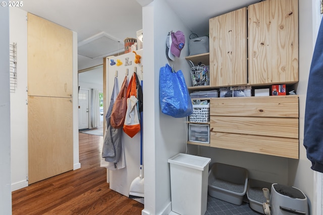 2325 Laurel Ave, Salem, OR 97301 - walk in closet featuring wood finished floors