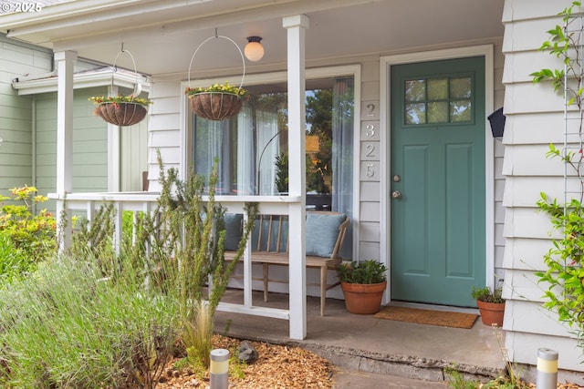 2325 Laurel Ave, Salem, OR 97301 - entrance to property with a porch