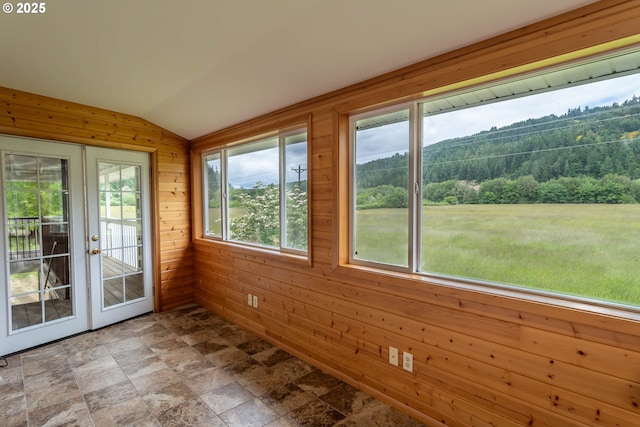3333 Bullock Rd, Oakland, OR 97462 - unfurnished sunroom featuring lofted ceiling
