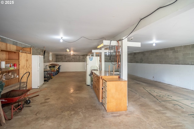 3333 Bullock Rd, Oakland, OR 97462 - finished below grade area featuring freestanding refrigerator