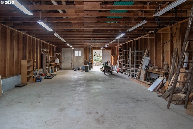 3333 Bullock Rd, Oakland, OR 97462 - misc room with a garage
