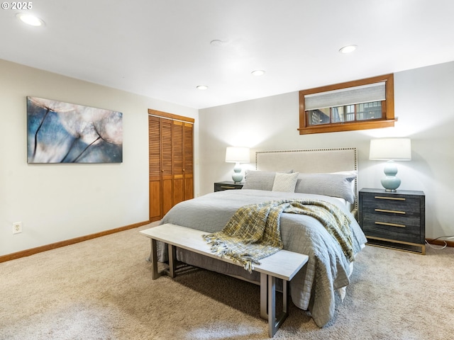 bedroom featuring carpet floors, a closet, recessed lighting, and baseboards