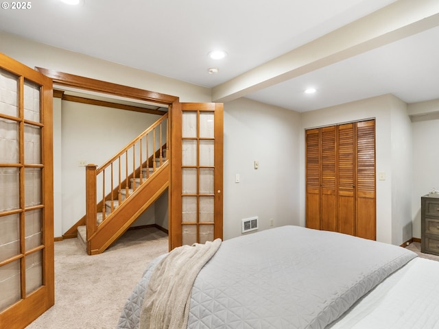 carpeted bedroom with baseboards, visible vents, a closet, and recessed lighting