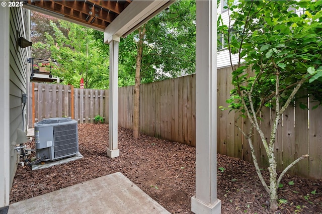 5942 NE 42nd Ave, Portland, OR 97218 - fenced backyard featuring a patio