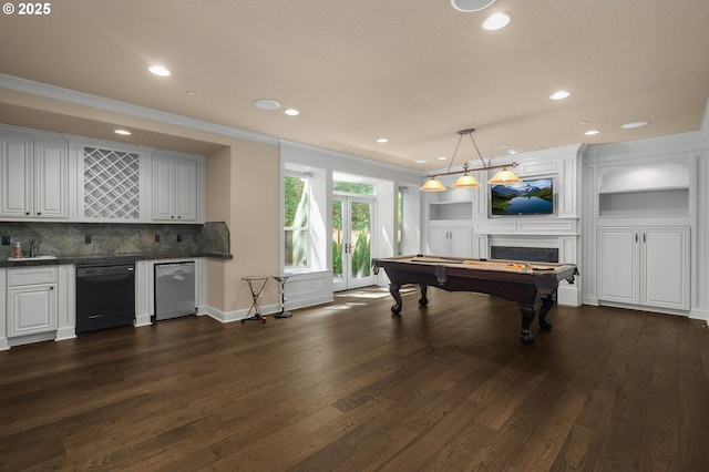 recreation room featuring dark hardwood / wood-style flooring, crown molding, billiards, and indoor wet bar