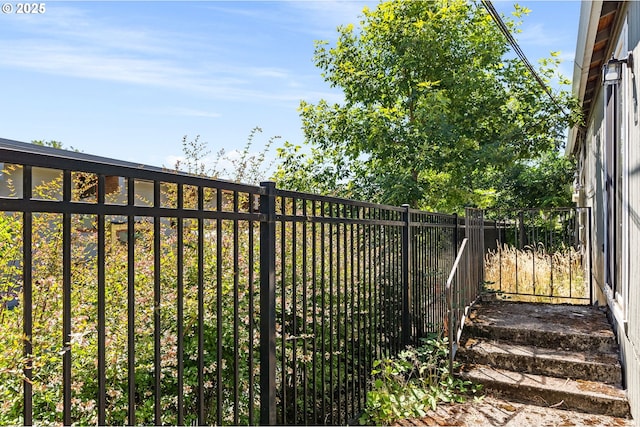6654 SW Capitol Hwy, Portland, OR 97219 - view of yard