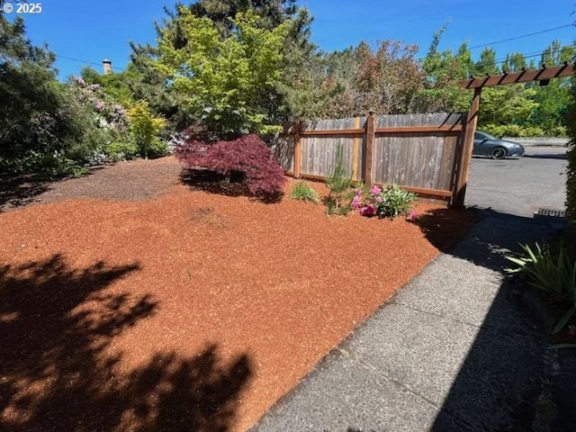 6654 SW Capitol Hwy, Portland, OR 97219 - view of yard