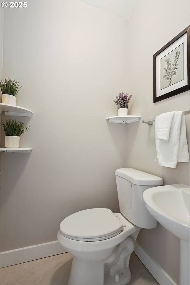 900 H St, The Dalles, OR 97058 - bathroom featuring baseboards and toilet