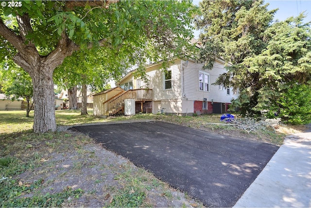 900 H St, The Dalles, OR 97058 - view of front of property featuring driveway and stairway