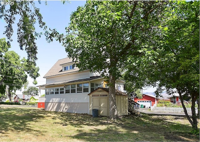 900 H St, The Dalles, OR 97058 - rear view of house featuring a storage unit
