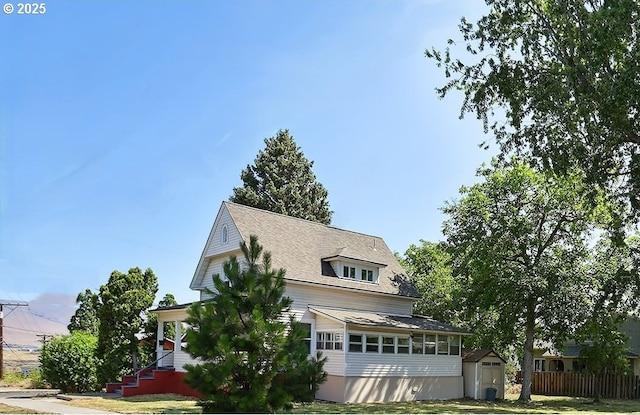 900 H St, The Dalles, OR 97058 - view of front facade featuring a storage unit