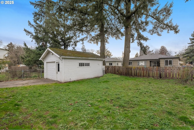 view of yard featuring a garage and an outdoor structure