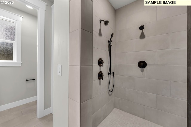 bathroom featuring a tile shower