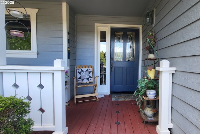 entrance to property featuring covered porch