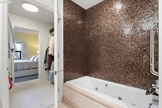 1025 NW Couch St Unit 613, Portland, OR 97209 - ensuite bathroom featuring ensuite bathroom and a combined bath / shower with jetted tub