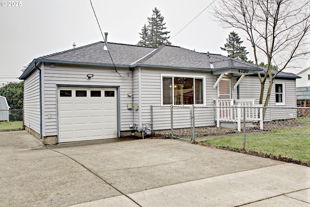 ranch-style home featuring a front lawn and a garage