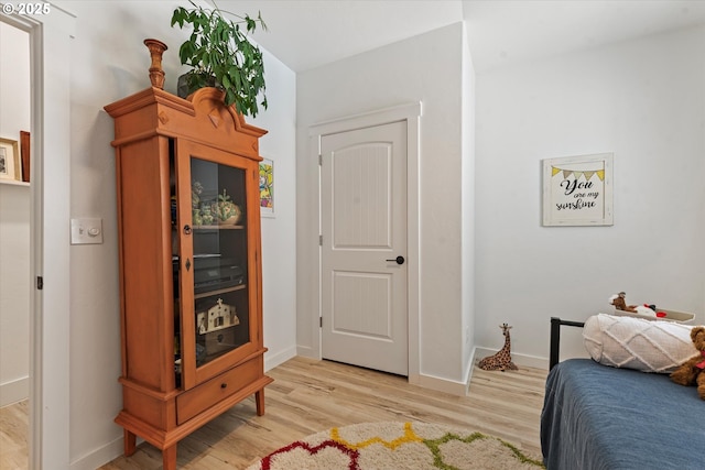 1905 2nd St, Baker City, OR 97814 - bedroom featuring light wood-style flooring and baseboards