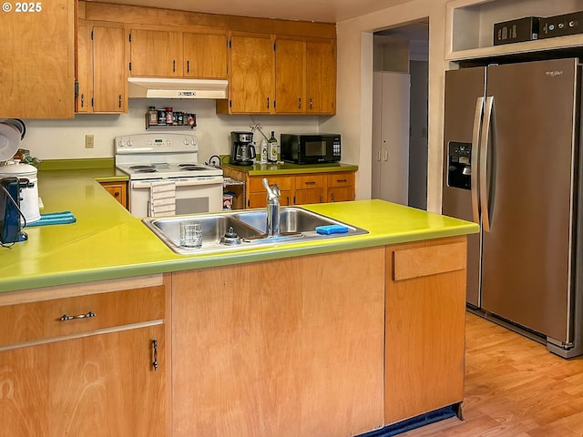 kitchen with under cabinet range hood, a sink, white electric stove, stainless steel fridge, and black microwave