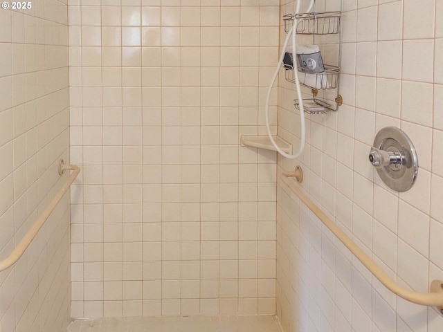 full bath featuring tiled shower