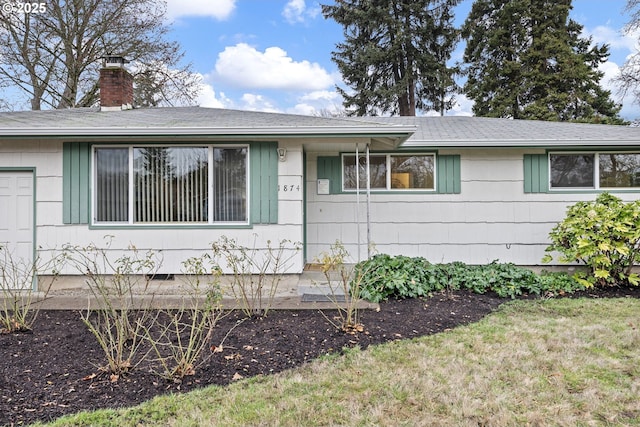 single story home with a front yard