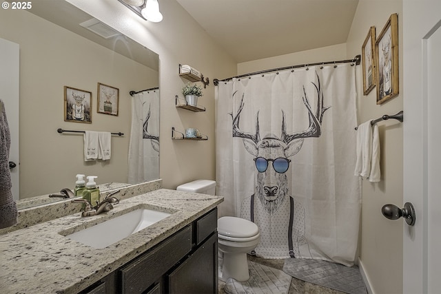 10764 Wiseacre Ln NE, Aurora, OR 97002 - bathroom with toilet, vanity, and curtained shower