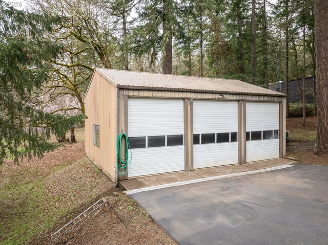 910 NW Overlook Dr, Corvallis, OR 97330 - washroom with washing machine and dryer, cabinet space, dark wood-style flooring, and baseboards