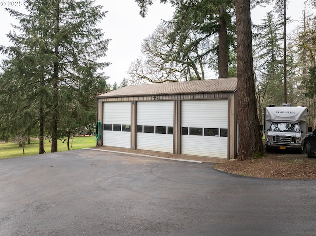 910 NW Overlook Dr, Corvallis, OR 97330 - playroom featuring carpet flooring, baseboards, and washer / dryer