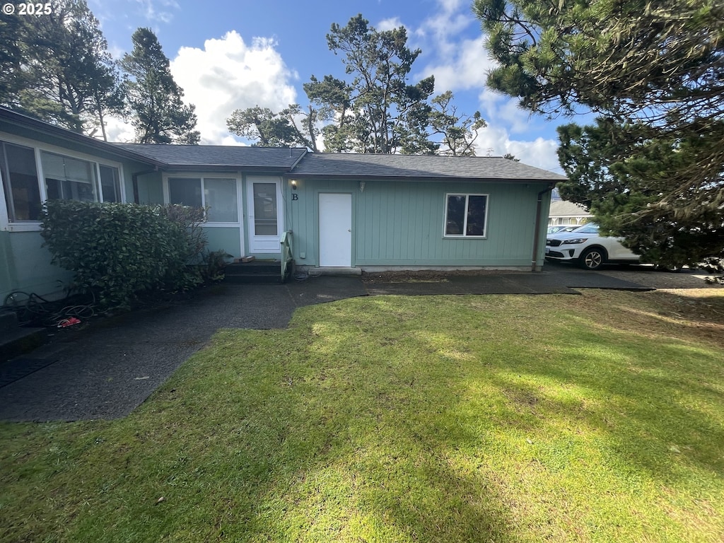 1515 S Downing St, Seaside, OR 97138 - single story home with a front lawn and roof with shingles