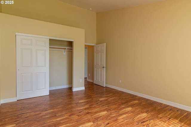 30258 King Ln, Hermiston, OR 97838 - unfurnished bedroom with wood finished floors, baseboards, and a closet