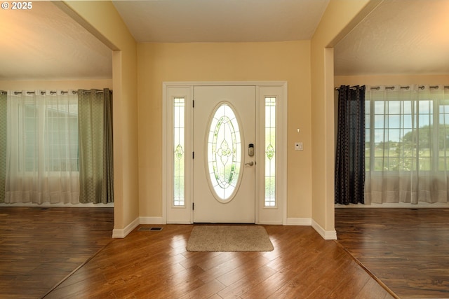 30258 King Ln, Hermiston, OR 97838 - foyer entrance featuring baseboards and hardwood / wood-style floors