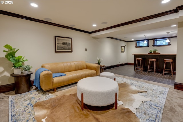 living room featuring a bar, baseboards, ornamental molding, and recessed lighting