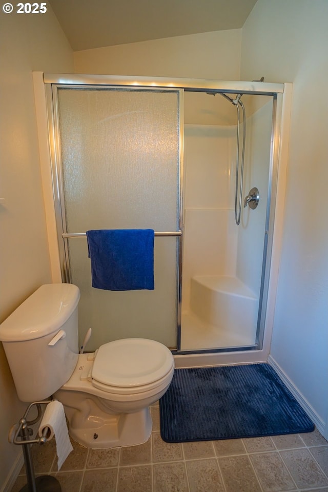 2872 Bluff Ave, Salem, OR 97302 - bathroom with a stall shower, toilet, baseboards, and vaulted ceiling