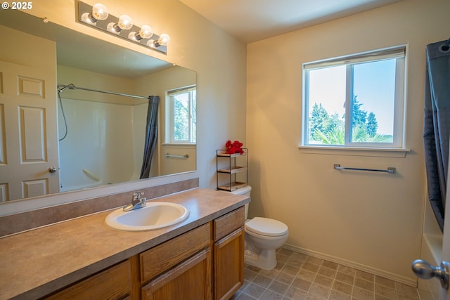 2872 Bluff Ave, Salem, OR 97302 - bathroom with vanity, baseboards, toilet, and a shower with curtain